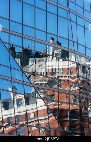 Modernes Bürogebäude aus Glas, 62 Buckingham Gate in der Victoria Street, Westminster, London, England, Großbritannien Stockfoto