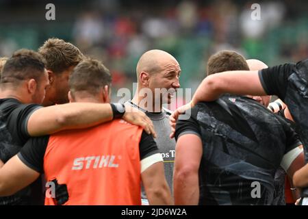 Steve Borthwick Head Coach von Leicester Tigers spricht vor dem Spiel in, am 6/18/2022, zu seinen Spielern. (Foto von Craig Thomas/News Images/Sipa USA) Quelle: SIPA USA/Alamy Live News Stockfoto