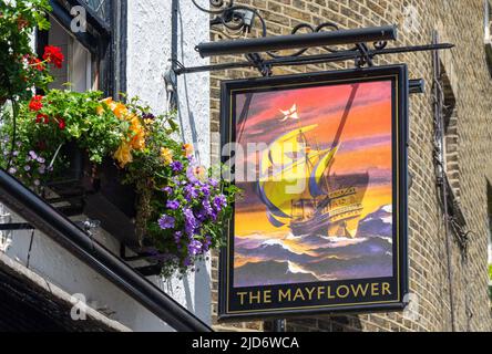 16. Century The Mayflower Pub Schild, Rotherhithe Street, Rotherhithe, The London Borough of Southwark, Greater London, England, Vereinigtes Königreich Stockfoto