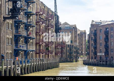 Historische Lagerhäuser am St Saviors Dock, Mill Street, Bermondsey, dem Londoner Stadtteil Southwark, Greater London, England, Vereinigtes Königreich Stockfoto