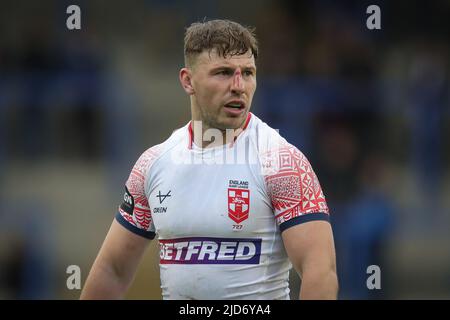 Warrington, Großbritannien. 18.. Juni 2022. George Williams #7 der englischen Rugby-League-Nationalmannschaft während des Spiels in Warrington, Großbritannien am 6/18/2022. (Foto von James Heaton/News Images/Sipa USA) Quelle: SIPA USA/Alamy Live News Stockfoto