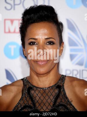 Datei-Foto vom 05/12/19 von Dame Kelly Holmes, die an den Pride of Sport Awards 2019 in London teilnahm. Dame Kelly Holmes hat angekündigt, dass sie schwul ist und sagt, dass sie „dies jetzt tun muss“. Während des Pride Month sagte die zweifache Olympiasiegerin mit Goldmedaille, dass sie im Alter von 17 Jahren erkannt habe, dass sie schwul war, nachdem sie eine Soldatenkollege geküsst hatte und dass ihre Familie und ihre Freunde seit 1997 wissen. Ausgabedatum: Samstag, 18. Juni 2022. Stockfoto