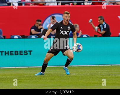 Chicago, USA, 18. Juni 2022. Julian Gressel von MLS DC United übernimmt den Ball während eines Spiels gegen den Chicago Fire FC im Soldier Field in Chicago, IL, USA. Kredit: Tony Gadomski / All Sport Imaging / Alamy Live Nachrichten Stockfoto