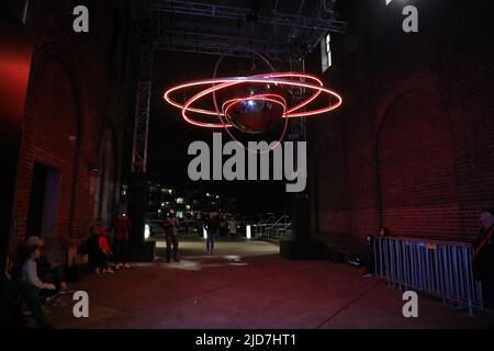 Sydney, Australien. 18.. Juni 2022. Der letzte Tag von Vivid. Vivid Sydney 2022 lief vom 27. Mai bis zum 18. Juni 2022. Abgebildet: Himmlisch. Kredit: Richard Milnes/Alamy Live Nachrichten Stockfoto