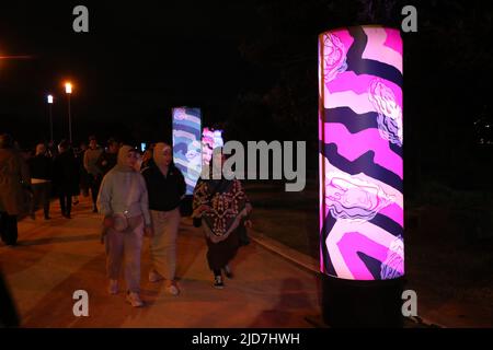 Sydney, Australien. 18.. Juni 2022. Der letzte Tag von Vivid. Vivid Sydney 2022 lief vom 27. Mai bis zum 18. Juni 2022. Kredit: Richard Milnes/Alamy Live Nachrichten Stockfoto