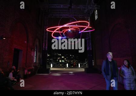 Sydney, Australien. 18.. Juni 2022. Der letzte Tag von Vivid. Vivid Sydney 2022 lief vom 27. Mai bis zum 18. Juni 2022. Abgebildet: Himmlisch. Kredit: Richard Milnes/Alamy Live Nachrichten Stockfoto