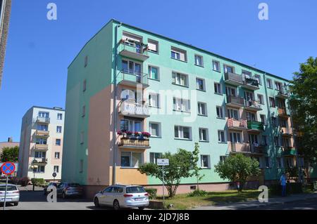 Kostrzyn upon oder, Polen - 10. Juni 2022 - Mehrfamilienhäuser. (Foto von Markku Rainer Peltonen) Stockfoto