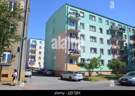 Kostrzyn upon oder, Polen - 10. Juni 2022 - Mehrfamilienhäuser. (Foto von Markku Rainer Peltonen) Stockfoto