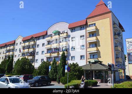 Kostrzyn upon oder, Polen - 10. Juni 2022 - Mehrfamilienhäuser. (Foto von Markku Rainer Peltonen) Stockfoto