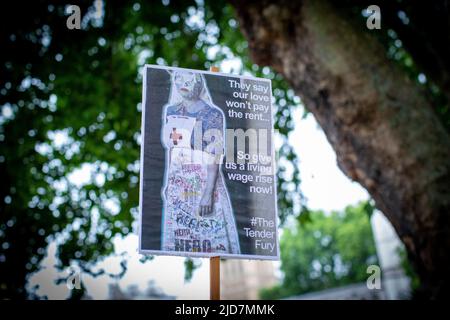 Pflegearbeiter protestieren während der nationalen TUC-Demonstration im Zentrum von London, um Maßnahmen zu den Lebenshaltungskosten, einen neuen Deal für die arbeitenden Menschen und zu fordern Stockfoto