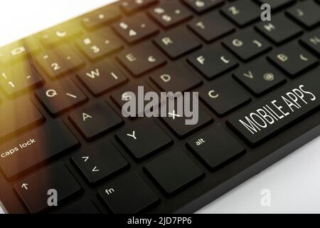 Konzeptionelle Darstellung mobiler Apps. Geschäftsansatz kleine Programme werden entwickelt, um auf Telefonen wie App Store oder App Store zu funktionieren Computertastatur und Symbol Stockfoto