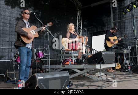 Cork, Irland. 18.. Juni 2022. Sharon Shannon unterhält das große Publikum mit einem lebhaften Set bei der Cork Summer Show, die auf dem showgrounds in Curraheen, Cork, Irland, stattfand.- Credit; David Creedon / Alamy Live News Stockfoto