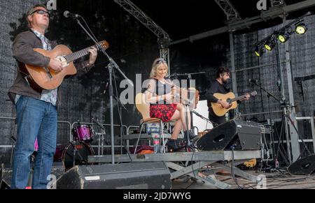 Cork, Irland. 18.. Juni 2022. Sharon Shannon und ihre Band unterhalten das große Publikum mit einem lebhaften Set bei der Cork Summer Show, die auf dem showgrounds in Curraheen, Cork, Irland, stattfand.- Credit; David Creedon / Alamy Live News Stockfoto