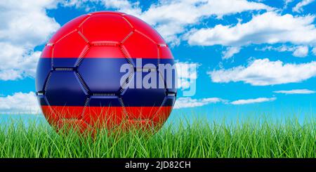 Fußball mit armenischer Flagge auf dem grünen Gras gegen blauen Himmel, 3D Rendering Stockfoto