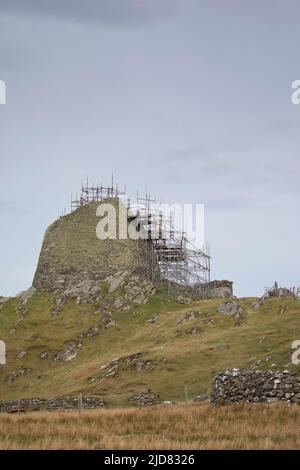 Iron Age Brock mit Gerüsten in der Nähe von Dun Carloway, Isle of Lewis, Äußere Hebriden, Schottland, Großbritannien Stockfoto