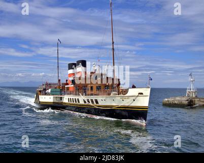 Das letzte Seedampfer Waverley nähert sich Port Ayr 15.. Juni 2022 vor seiner 75.-jährigen Kreuzfahrt am 17.. Juni 2022 Stockfoto