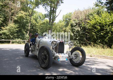 Monza, Italien. 18.. Juni 2022. BUGATDI T37 during 1000 Miglia, Historical Motors in Monza, Italy, June 18 2022 Credit: Independent Photo Agency/Alamy Live News Stockfoto