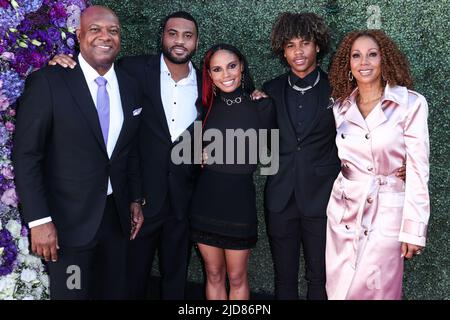 Los Angeles, USA. 18.. Juni 2022. LOS ANGELES, KALIFORNIEN, USA - 18. JUNI: Rodney Peete, RJ Peete (Rodney Peete Jr.), Ryan Elizabeth Peete, Roman Peete und Holly Robinson Peete kommen zur DesignCare 2022 Gala der HollyRod Foundation, die am 18. Juni 2022 auf RJ's Place in Los Angeles, Kalifornien, USA, stattfand. (Foto von Xavier Collin/Image Press Agency) Quelle: Image Press Agency/Alamy Live News Stockfoto