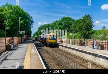 Die Klasse 172 007 nähert sich Whitlocks End am 15. Juni 2022 mit einer West Midlands Railway von Stratford-upon-Avon nach Kidderminster Stockfoto