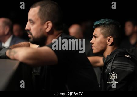 Austin, Texas, Austin, TX, USA. 18.. Juni 2022. AUSTIN, TX - 18. JUNI: (L-R) Jessica Andrade während der UFC Fight Night: Kattar gegen Emmett am 18. Juni 2022 im Moody Center in Austin, Texas, USA. (Bild: © Louis Grasse/PX Imagens via ZUMA Press Wire) Stockfoto