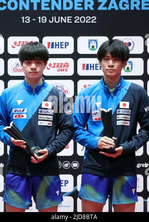 Zagreb, Kroatien. 19.. Juni 2022. ZAGREB, KROATIEN - 19. JUNI: UDA Yukiya und Togami Shunske aus Japan verdoppeln den zweiten Platz beim WTT Contender Zagreb 2022 in der Dom Sportova Hall am 19. Juni 2022 in Zagreb, Kroatien. Foto: Sanjin Strukic/PIXSELL Credit: Pixsell Foto- und Videoagentur/Alamy Live News Stockfoto