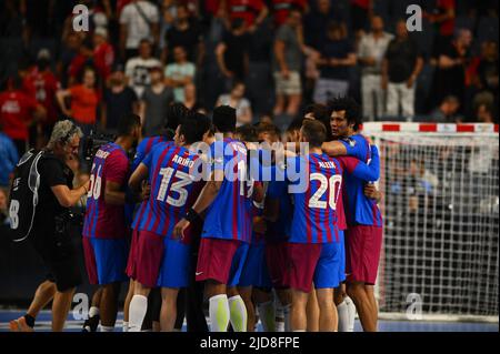 KÖLN, DEUTSCHLAND - 18. JUNI 2022: Semifinale des THW Kiel - Barca EHF FINAL4 Männer Stockfoto