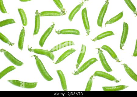 Ganze Erbsenschoten mit Bohnen isoliert auf weißem Hintergrund. Stockfoto