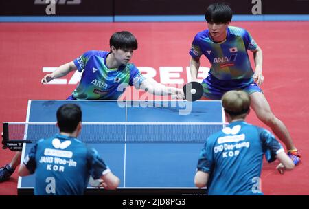 Zagreb, Kroatien. 19.. Juni 2022. ZAGREB, KROATIEN - 19. JUNI: UDA Yukiya und TOGAMI Shunsuke aus Japan treten beim WTT Contender Zagreb 2022 Men's Doubles Final gegen JANG Woojin und CHO Daeseong aus Korea am 19. Juni 2022 in der Dom Sportova Hall in Zagreb, Kroatien, gegeneinander an. Foto: Sanjin Strukic/PIXSELL Credit: Pixsell Foto- und Videoagentur/Alamy Live News Stockfoto