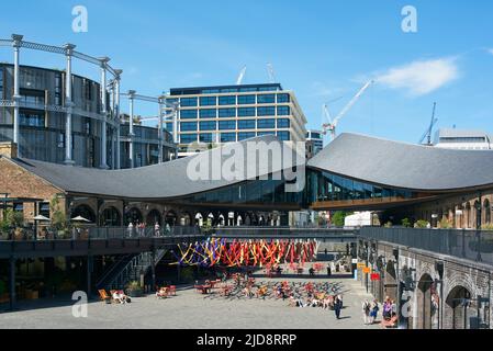 Das neu fertiggestellte Einkaufszentrum Coal Drops Yard in King's Cross, North London, Großbritannien Stockfoto