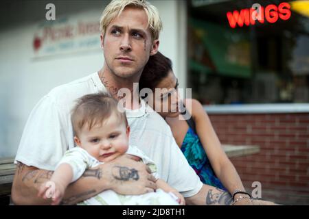 GOSLING, MENDES, DER ORT JENSEITS DER KIEFERN, 2012, Stockfoto