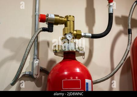 Druckgasstahlflaschen an Unterstation Stockfoto