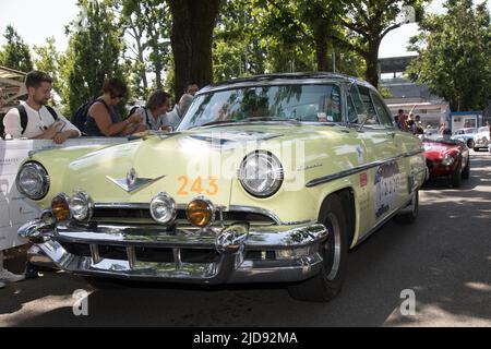 Monza, Italien. 18.. Juni 2022. LINCOLN CAPRI during 1000 Miglia, Historical Motors in Monza, Italy, June 18 2022 Quelle: Independent Photo Agency/Alamy Live News Stockfoto