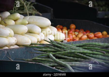 Gemüse auf einem Stand zum Verkauf Stockfoto