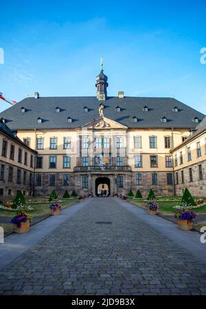 Fulda, Deutschland. 17.. Juni 2022. Stadschloss Fulda schöne Ausstellung im Stadschloß in fulda, Design & Dynastie '250 Jahr Hofleben Oranien-Nassau' Foto: RPE Albert Nieboer https://fulda2022.de Quelle: dpa/Alamy Live News Stockfoto