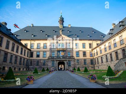 Fulda, Deutschland. 17.. Juni 2022. Stadschloss Fulda schöne Ausstellung im Stadschloß in fulda, Design & Dynastie '250 Jahr Hofleben Oranien-Nassau' Foto: RPE Albert Nieboer https://fulda2022.de Quelle: dpa/Alamy Live News Stockfoto