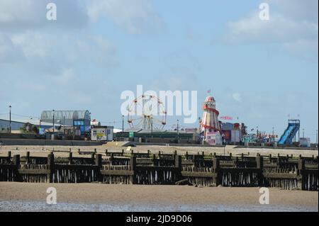 Hunstanton Fair bei Ebbe gegenüber dem Strand Stockfoto