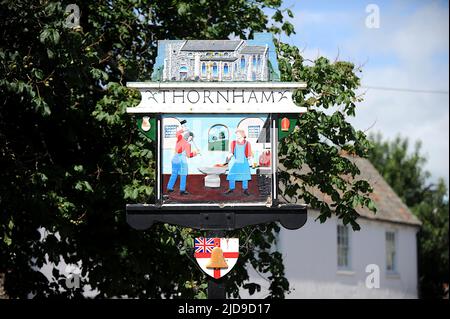 Thornham Village Sign, Norfolk, Großbritannien Stockfoto