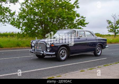 1972 70s SEVENTIES 3538cc Benziner ROVER 3,5 Liter Auto; klassische, moderne Klassiker, Supersportwagen und Spezialfahrzeuge auf dem Weg nach Lytham St Annes, Lancashire, Großbritannien Stockfoto