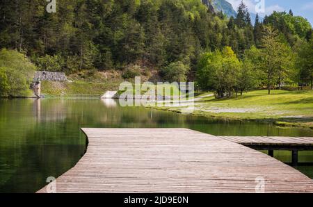 Naturschutzgebiet Nembia. Naturalistische Oase des Nembia-Sees im westlichen Trentino-Südtirol - Naturpark Adamello-Brenta - Norditalien - Süd-EU Stockfoto