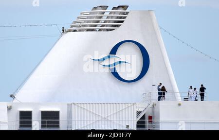 19/06/2022 Gravesend UK die Flusskreuzfahrt auf der Themse geht über das Wochenende weiter, wobei Viking Venus von Greenwich aus segelt und ein Vatertagshafen Ca Stockfoto