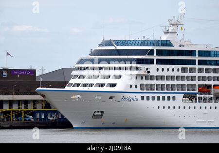 19/06/2022 Gravesend UK die Flusskreuzfahrt auf der Themse geht über das Wochenende weiter, wobei Viking Venus von Greenwich aus segelt und ein Vatertagshafen Ca Stockfoto