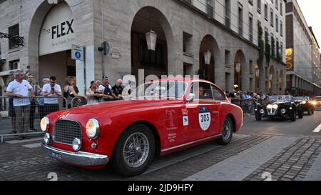 Parma, Italien. 17.. Juni 2022. NÂ. 203 RONALD LENTERS - X (NL) FERRARI 195 INTER CoupÃ&#x89; GHIA 1951 Ort : Parma im Jahr 1000miglia, Historische Motoren in Parma, Italien, Juni 17 2022 Quelle: Independent Photo Agency/Alamy Live News Stockfoto