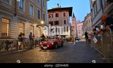 Parma, Italien. 17.. Juni 2022. NÂ 158 TAKASHI WATANABE (J) HOTZUMI ICHIBA STANGUELLINI 110 SPORT 1949 ORT: PARMA im Jahr 1000miglia, Historische Motoren in Parma, Italien, Juni 17 2022 Quelle: Unabhängige Fotoagentur/Alamy Live News Stockfoto