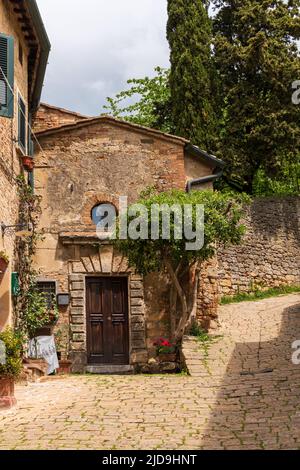 Kleines Altes Haus In Volterra Auf Dem Weg Zum Schloss Stockfoto