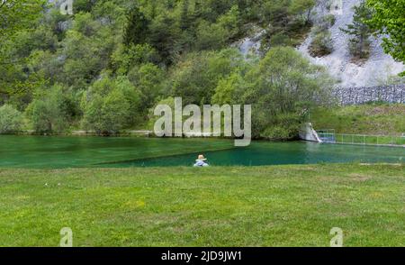 Naturschutzgebiet Nembia. Naturalistische Oase des Nembia-Sees im westlichen Trentino-Südtirol - Naturpark Adamello-Brenta - Norditalien - Süd-EU Stockfoto