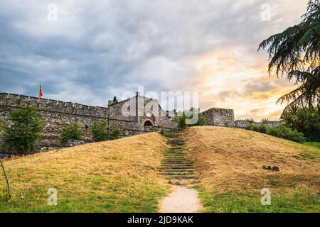 Die Festung Skopje, gemeinhin auch als Kale bezeichnet, eine historische Festung in der Altstadt von Skopje, der Hauptstadt von Nord-Mazedonien Stockfoto