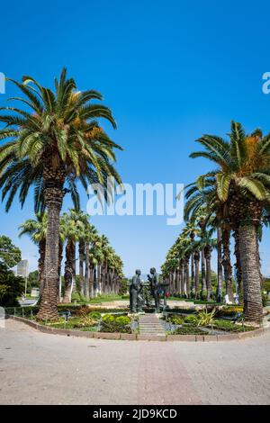 Izmir, Türkei – 2022. Juni: Der Izmir Kültürpark ist ein Stadtpark im Zentrum von İzmir, Türkei, der die Internationale Messe İzmir veranstaltet. Stockfoto