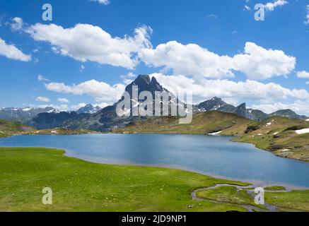 Lac Gentau und Midi d Ossau, Lacs d Ayous im Nationalpark der Pyrenäen, Frankreich Stockfoto