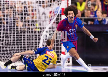 Köln, Deutschland. 19.. Juni 2022. Handball: Champions League, FC Barcelona - KS Vive Kielce, Finalrunde, Final Four, Final, Lanxess Arena. Ali Zein aus Barcelona jubelt, nachdem er ein Tor erzielt hat. Quelle: Marius Becker/dpa/Alamy Live News Stockfoto