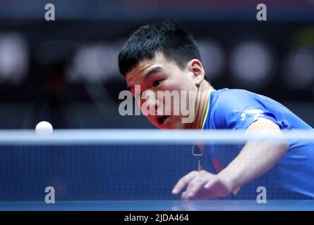 Peng Xiang aus China tritt beim WTT Contender Zagreb 2022 Men's Singles Finale gegen Yun-Ju Lin aus Taiwan in der Dom Sportova Hall am 19. Juni 2022 in Zagreb, Kroatien, an. Foto: Sanjin Strukic/PIXSELL Stockfoto